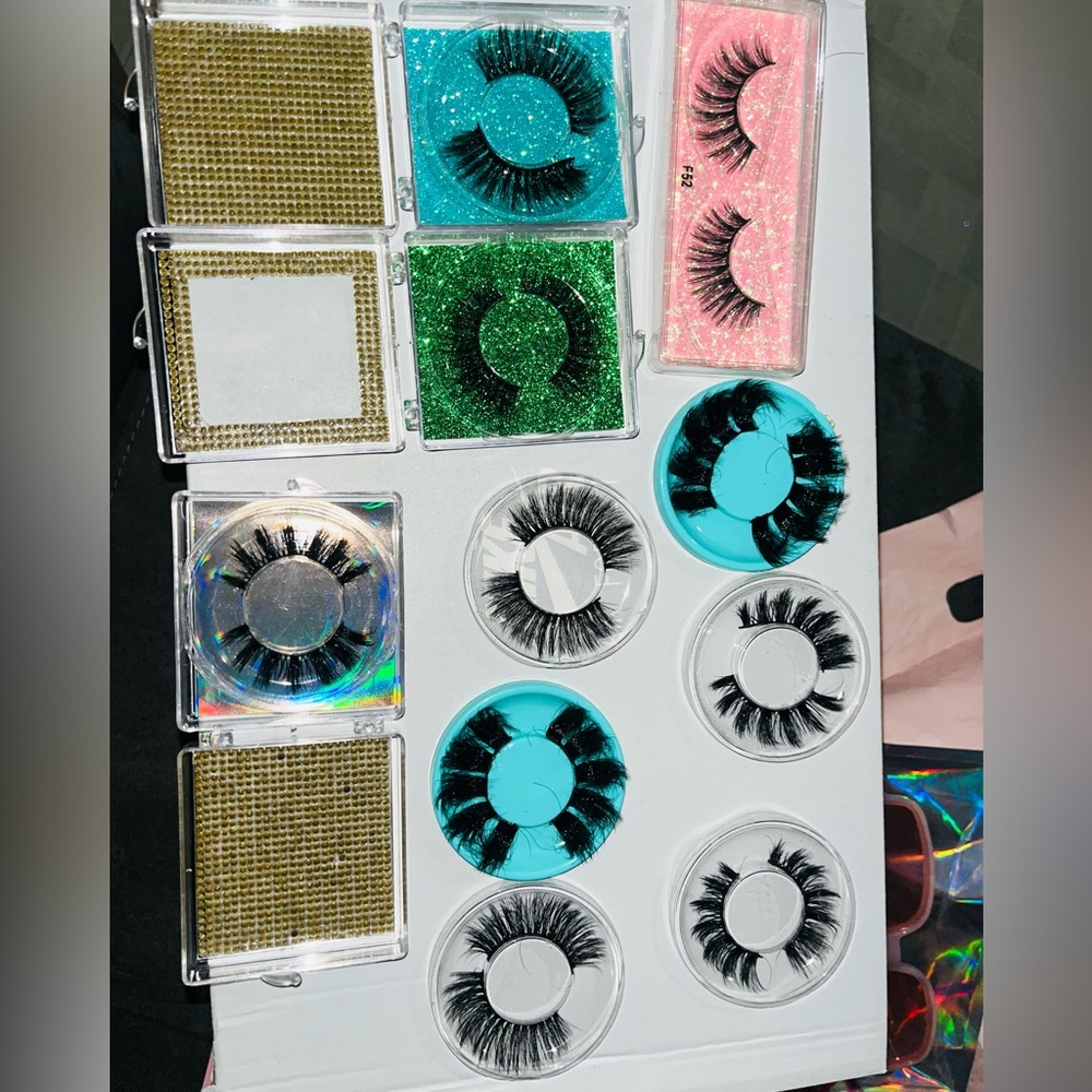eyelashes